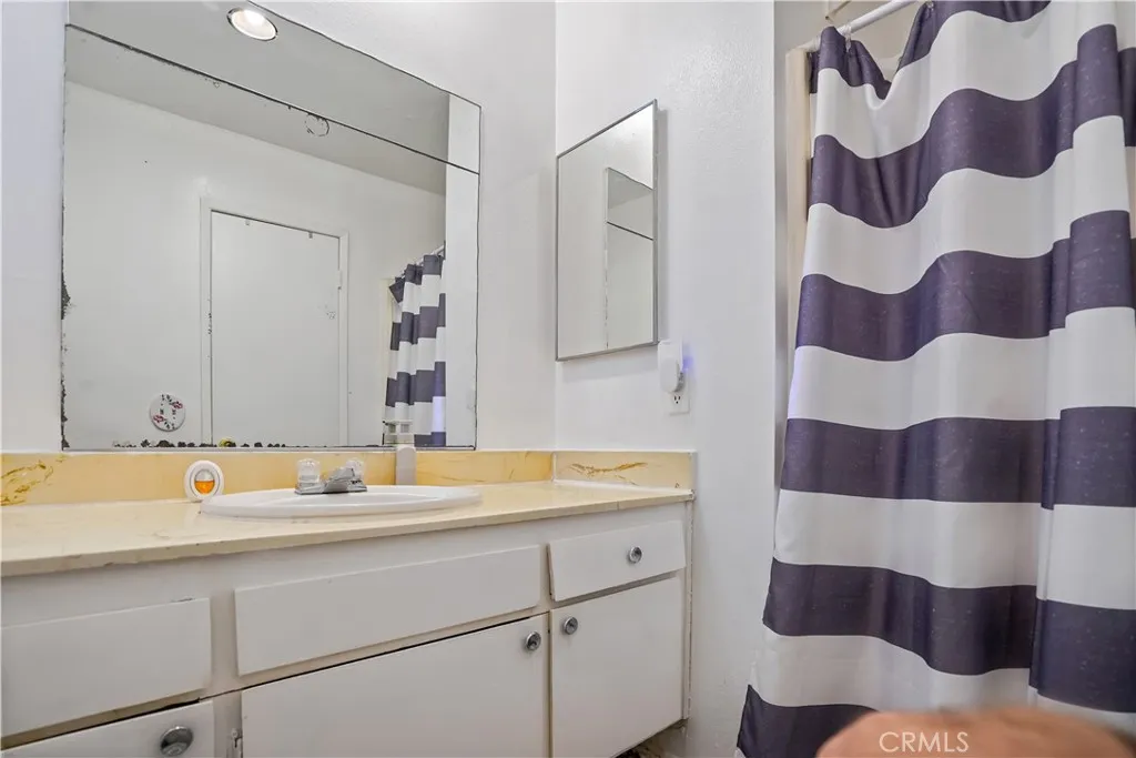 22855 Vanowen, West Hills, California 91307 home-pic-34